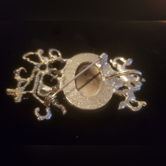 New Agate Silver Wrapped Flower Pendant Brooch. - Picture 7 of 9